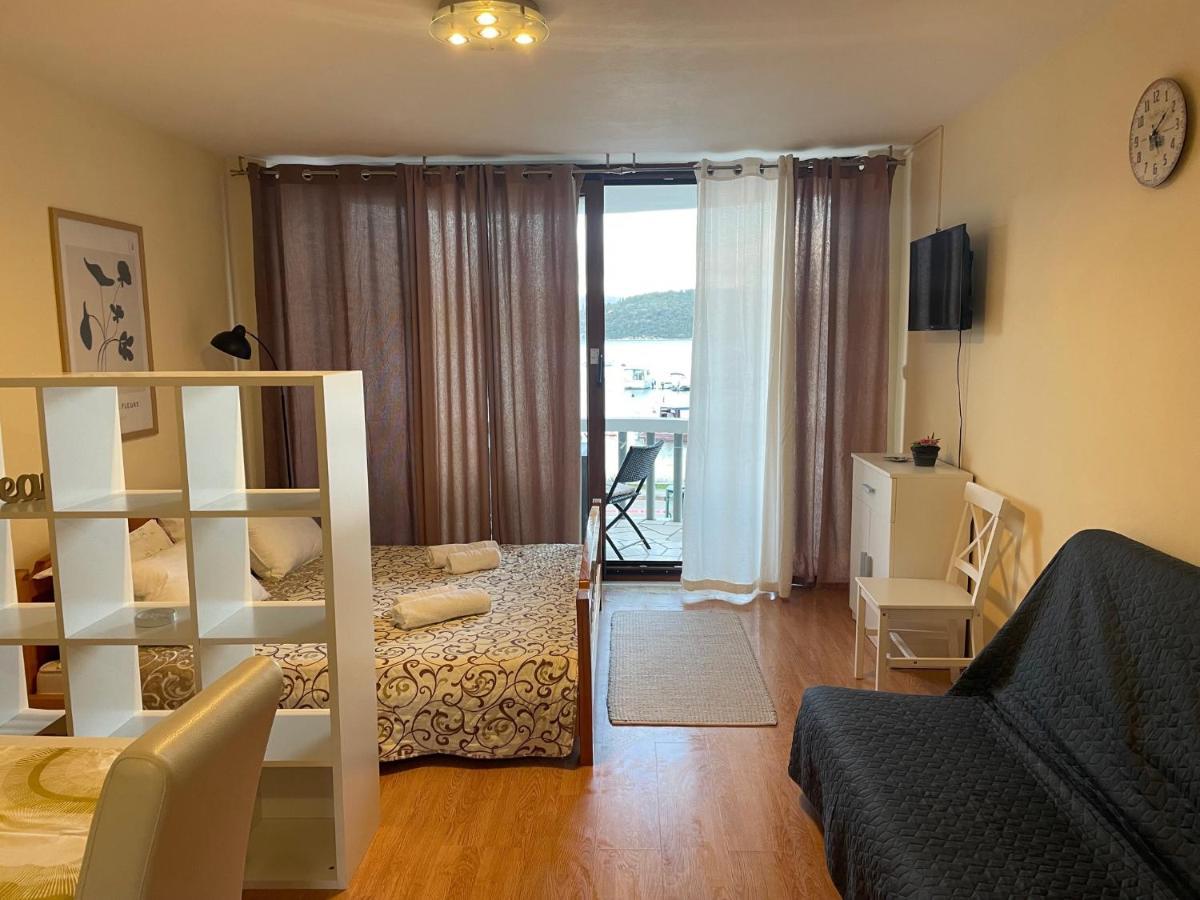 Apartments Ana By The Sea Lumbarda Extérieur photo