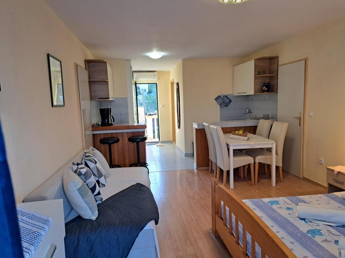 Apartments Ana By The Sea Lumbarda Extérieur photo