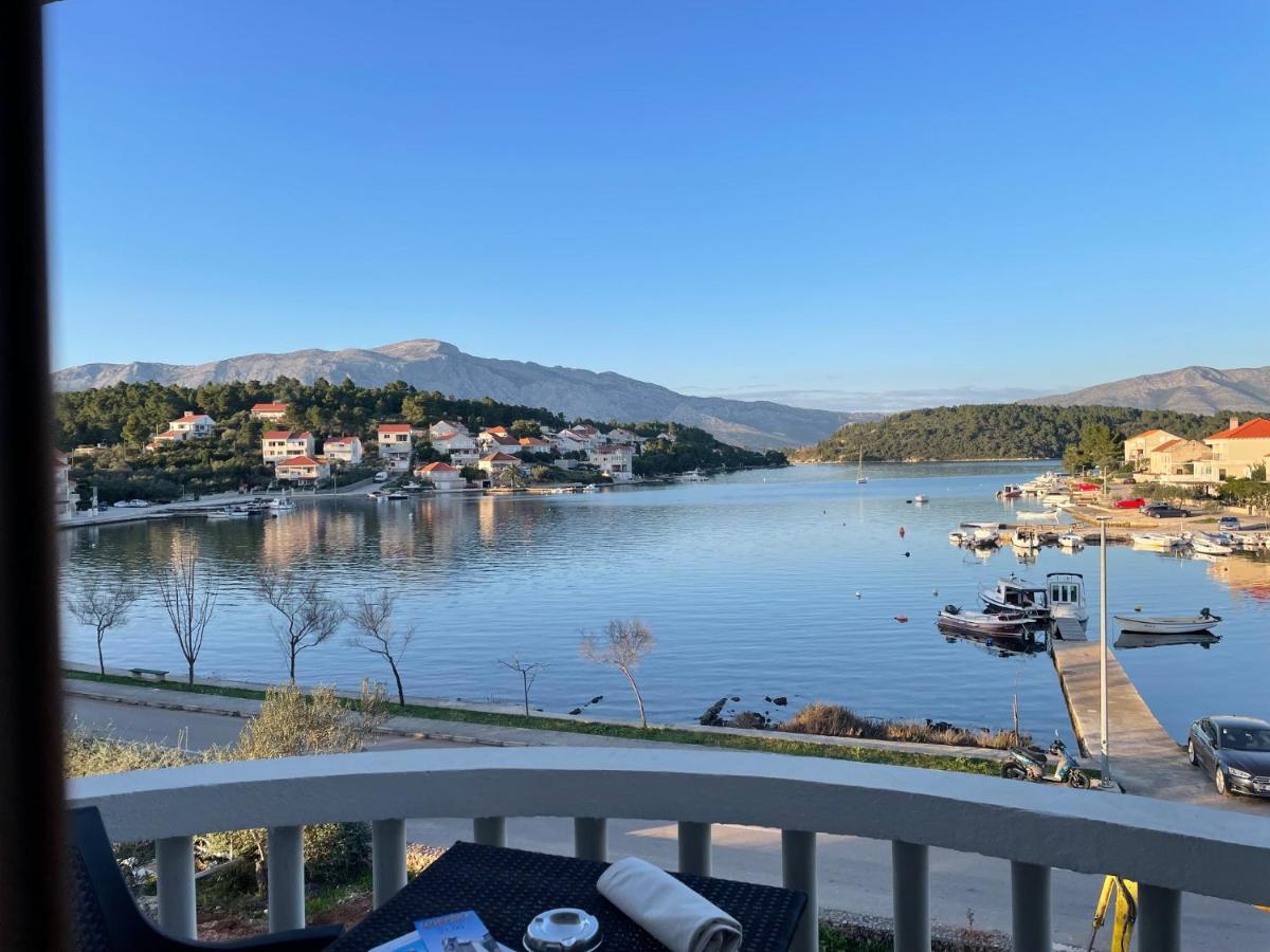 Apartments Ana By The Sea Lumbarda Extérieur photo