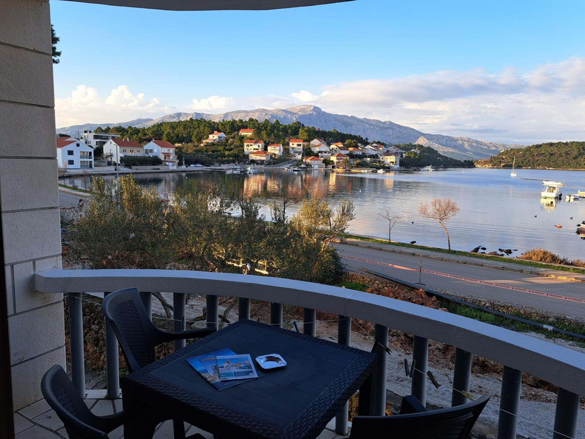 Apartments Ana By The Sea Lumbarda Extérieur photo