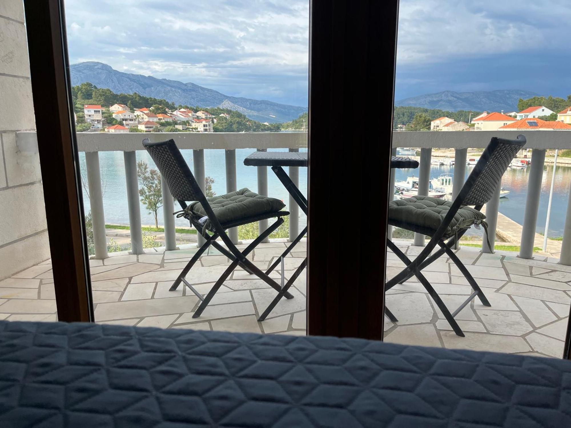 Apartments Ana By The Sea Lumbarda Extérieur photo